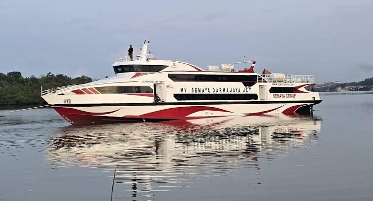 Speedboat on blue water with mountain background under blue sky with clouds